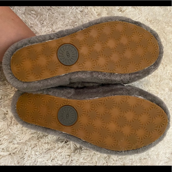 fluff yeah UGG slippers - Picture 4 of 4